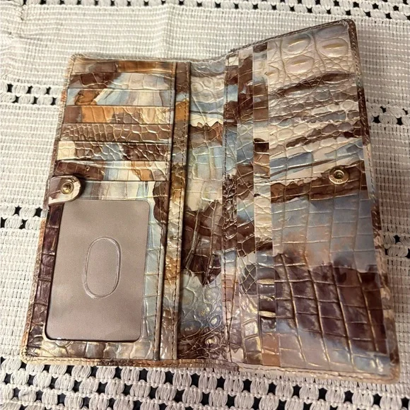 Caribou Brahmin ADY Brown Ivory Blue Gold Tan Bifold Embossed Crocodile Wallet - Picture 3 of 4